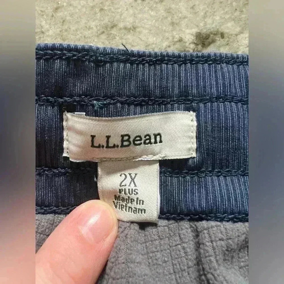 L.L. Bean Women’s Navy Water Repellant Midrise Straight Leg Comfort Trail Pants - Picture 6 of 8